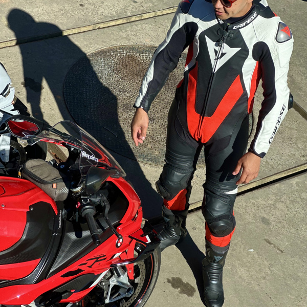 Macacão Dainese ou iPhone 17 Pro Max ou 5 Mil no Pix 💸